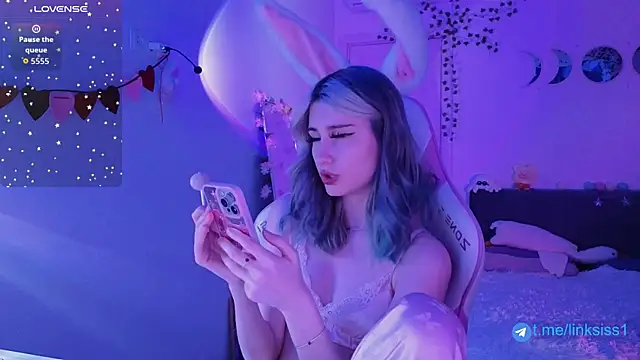 twicewetgirl online show from 29, 4, 2026