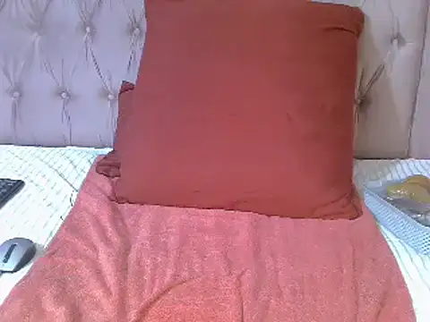 Snapshot of SweetMellowX1 chatting on 11, 3, 2025 SweetMellowX1 online show from 11, 3, 2025