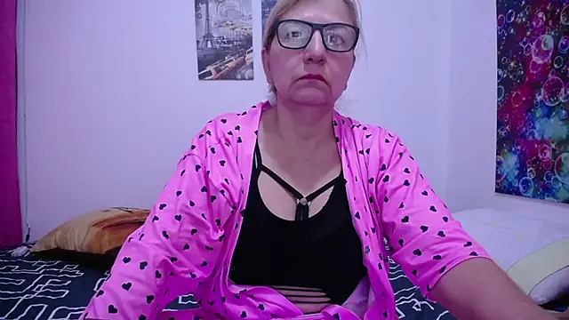 Snapshot of razzisweet chatting on 6, 2, 2025 razzisweet online show from 6, 2, 2025