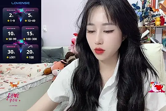  LLisa  online show from 6, 1, 2025