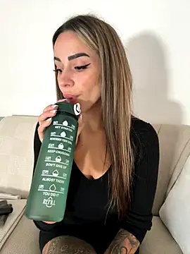 Snapshot of Alisa-Marie chatting on 11, 10, 2025 Alisa-Marie online show from 11, 10, 2025