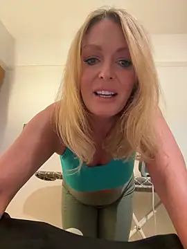 Snapshot of JodiSands chatting on 5, 1, 2025 JodiSands online show from 5, 1, 2025