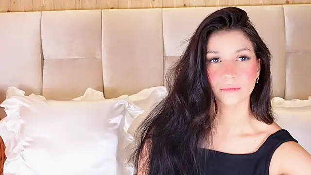 Snapshot of KiraKayleigh1 chatting on 12, 6, 2026 KiraKayleigh1 online show from 12, 6, 2026