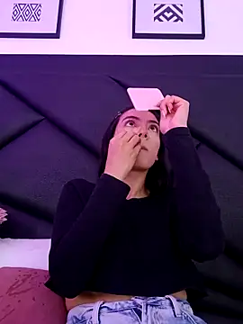 Julie Bennet online show from 18, 10, 2025