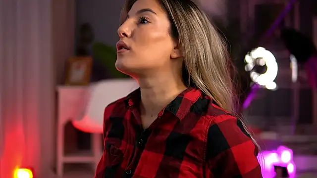 Snapshot of KellyMathews chatting on 26, 9, 2025 KellyMathews online show from 26, 9, 2025