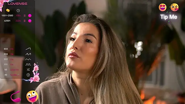 Snapshot of KellyMathews chatting on 11, 10, 2025 KellyMathews online show from 11, 10, 2025