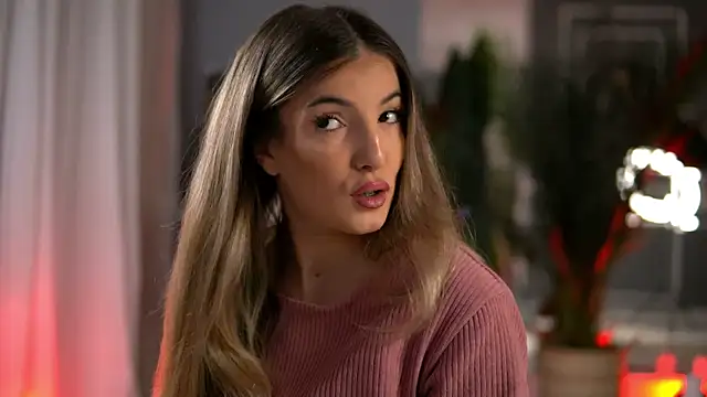 Snapshot of KellyMathews chatting on 29, 11, 2025 KellyMathews online show from 29, 11, 2025