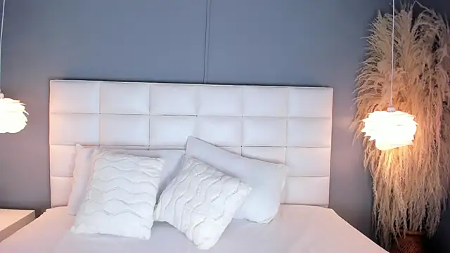 MiaCollson online show from 18, 3, 2025