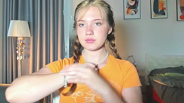 HanahCute online show from 23, 2, 2025