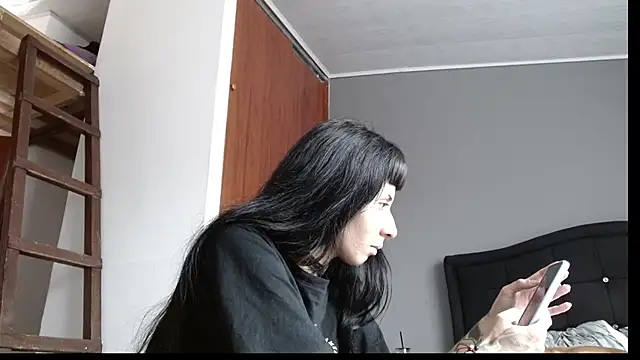 Emilia 1995 online show from 25, 1, 2025