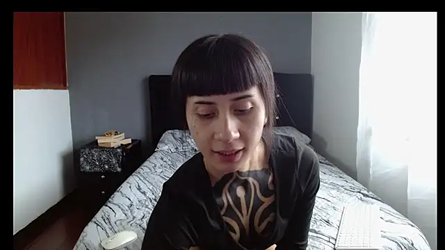 Emilia 1995 online show from 10, 4, 2026