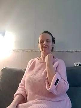 Snapshot of Evelina_cute chatting on 10, 12, 2024 Evelina cute online show from 10, 12, 2024