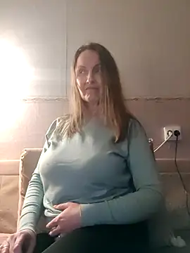 Snapshot of Evelina_cute chatting on 2, 1, 2025 Evelina cute online show from 2, 1, 2025