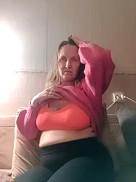 Snapshot of Evelina_cute chatting on 28, 1, 2025 Evelina cute online show from 28, 1, 2025