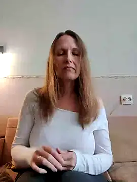 Snapshot of Evelina_cute chatting on 27, 2, 2025 Evelina cute online show from 27, 2, 2025