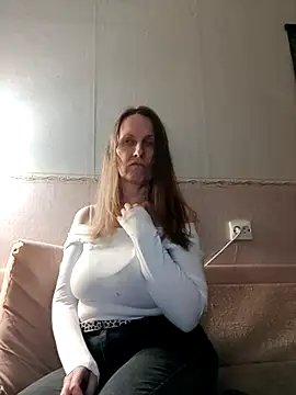 Snapshot of Evelina_cute chatting on 27, 2, 2025 Evelina cute online show from 27, 2, 2025