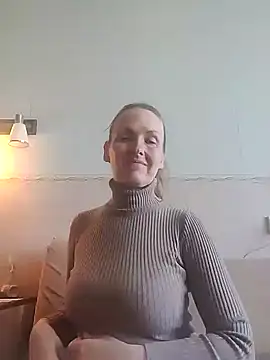 Snapshot of Evelina_cute chatting on 10, 9, 2025 Evelina cute online show from 10, 9, 2025