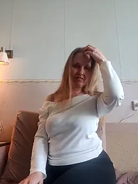 Snapshot of Evelina_cute chatting on 12, 9, 2025 Evelina cute online show from 12, 9, 2025