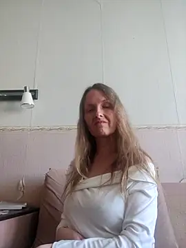 Snapshot of Evelina_cute chatting on 1, 10, 2025 Evelina cute online show from 1, 10, 2025