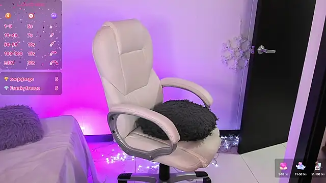 Snapshot of nyna_1 chatting on 8, 3, 2025 nyna 1 online show from 8, 3, 2025