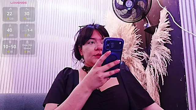 Snapshot of AmberGreyy_ chatting on 4, 7, 2026 AmberGreyy online show from 4, 7, 2026