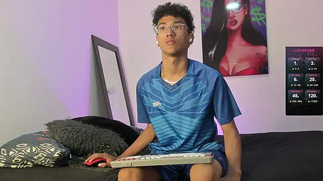 Snapshot of harrytwink18 chatting on 20, 2, 2025 harrytwink18 online show from 20, 2, 2025