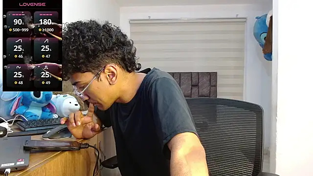 Snapshot of harrytwink18 chatting on 11, 9, 2025 harrytwink18 online show from 11, 9, 2025