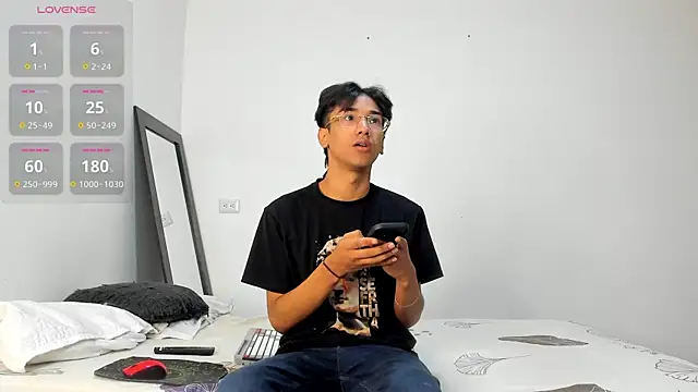 Snapshot of harrytwink18 chatting on 19, 12, 2025 harrytwink18 online show from 19, 12, 2025