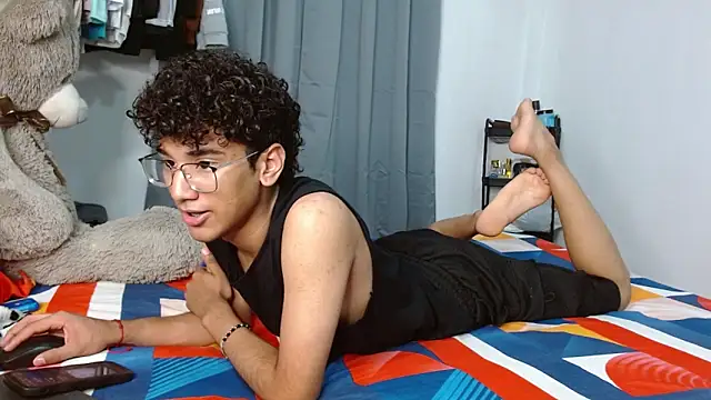 Snapshot of harrytwink18 chatting on 9, 2, 2026 harrytwink18 online show from 9, 2, 2026