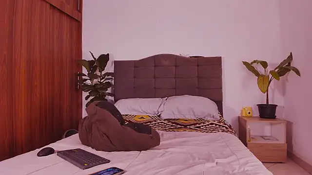 Snapshot of 2gays_1Str8 chatting on 22, 10, 2025 2gays 1Str8 online show from 22, 10, 2025