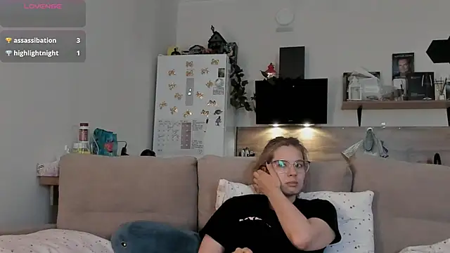 Snapshot of Girl_alone_home chatting on 5, 6, 2026 Girl alone home online show from 5, 6, 2026