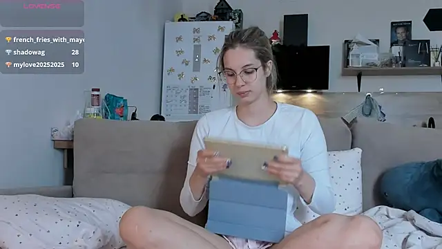 Snapshot of Girl_alone_home chatting on 5, 6, 2026 Girl alone home online show from 5, 6, 2026