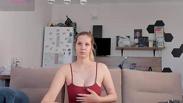 Snapshot of Girl_alone_home chatting on 15, 6, 2026 Girl alone home online show from 15, 6, 2026