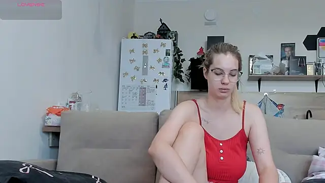 Snapshot of Girl_alone_home chatting on 18, 6, 2026 Girl alone home online show from 18, 6, 2026