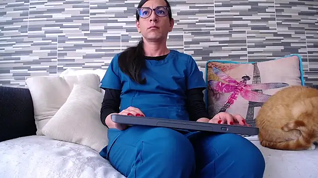 Snapshot of VioletaGomezCo chatting on 13, 11, 2025 VioletaGomezCo online show from 13, 11, 2025