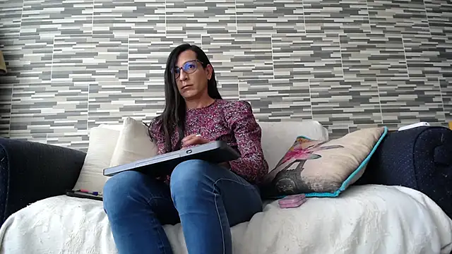 Snapshot of VioletaGomezCo chatting on 18, 11, 2025 VioletaGomezCo online show from 18, 11, 2025