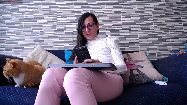 Snapshot of VioletaGomezCo chatting on 26, 11, 2025 VioletaGomezCo online show from 26, 11, 2025