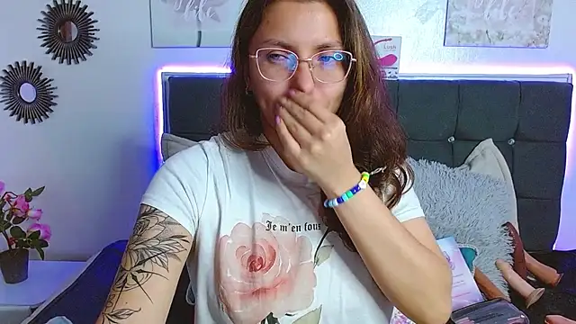 Snapshot of karlamorris_ chatting on 8, 1, 2025 karlamorris online show from 8, 1, 2025