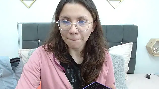 Snapshot of karlamorris_ chatting on 8, 3, 2025 karlamorris online show from 8, 3, 2025