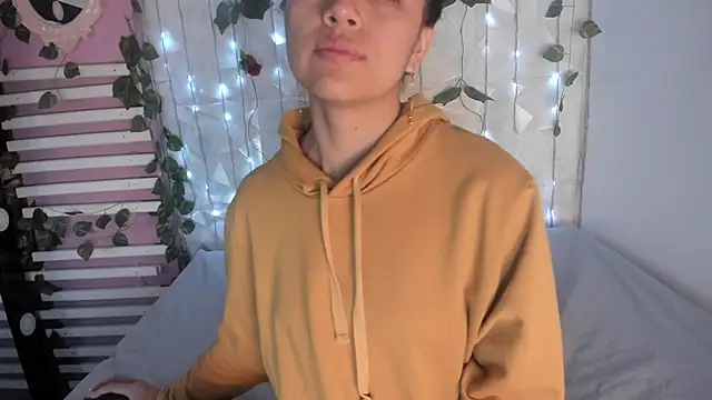 Snapshot of Sophy_SmileSweet chatting on 4, 1, 2025 Sophy SmileSweet online show from 4, 1, 2025