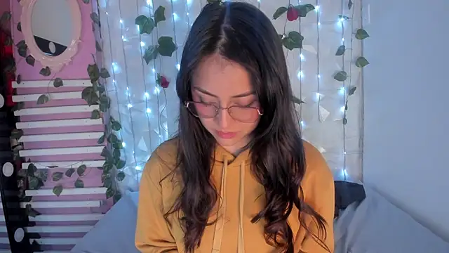 Snapshot of Sophy_SmileSweet chatting on 4, 1, 2025 Sophy SmileSweet online show from 4, 1, 2025