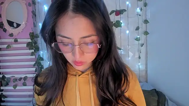 Snapshot of Sophy_SmileSweet chatting on 4, 1, 2025 Sophy SmileSweet online show from 4, 1, 2025