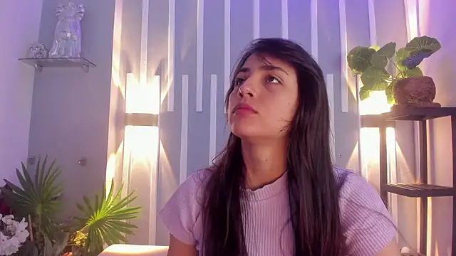 Snapshot of Sophy_SmileSweet chatting on 4, 3, 2025 Sophy SmileSweet online show from 4, 3, 2025