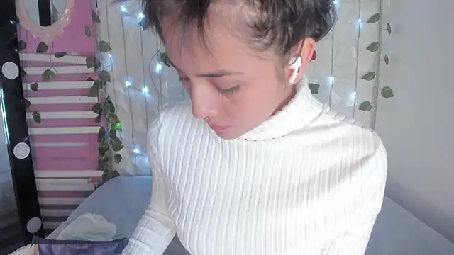 Snapshot of Sophy_SmileSweet chatting on 7, 3, 2025 Sophy SmileSweet online show from 7, 3, 2025