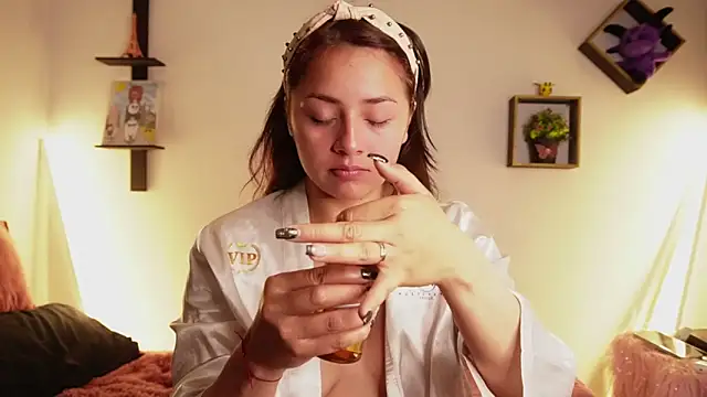 Snapshot of Sophy_SmileSweet chatting on 18, 11, 2025 Sophy SmileSweet online show from 18, 11, 2025