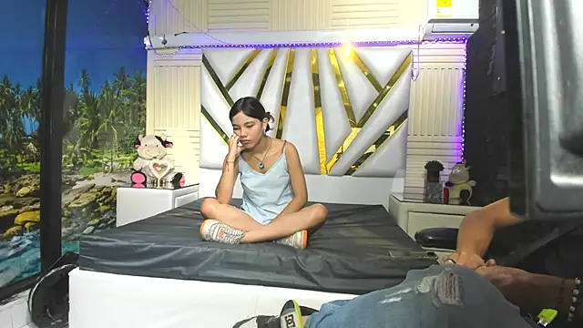 Snapshot of Ashley_James chatting on 21, 10, 2025 Ashley James online show from 21, 10, 2025