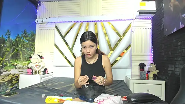 Snapshot of Ashley_James chatting on 22, 10, 2025 Ashley James online show from 22, 10, 2025