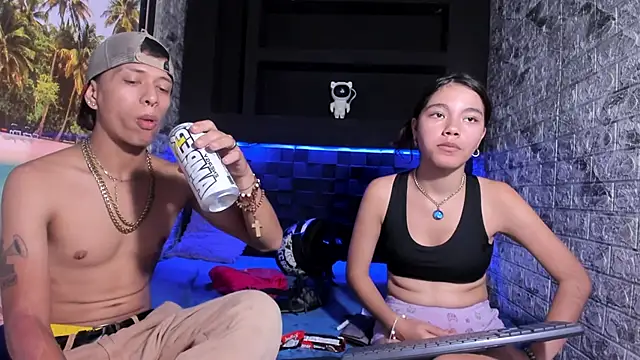 Snapshot of Ashley_James chatting on 8, 11, 2025 Ashley James online show from 8, 11, 2025