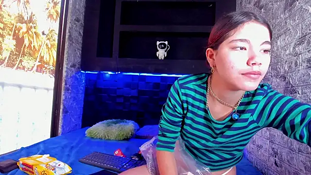 Snapshot of Ashley_James chatting on 14, 11, 2025 Ashley James online show from 14, 11, 2025