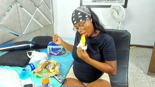 Snapshot of EvaxEmma chatting on 25, 4, 2026 EvaxEmma online show from 25, 4, 2026